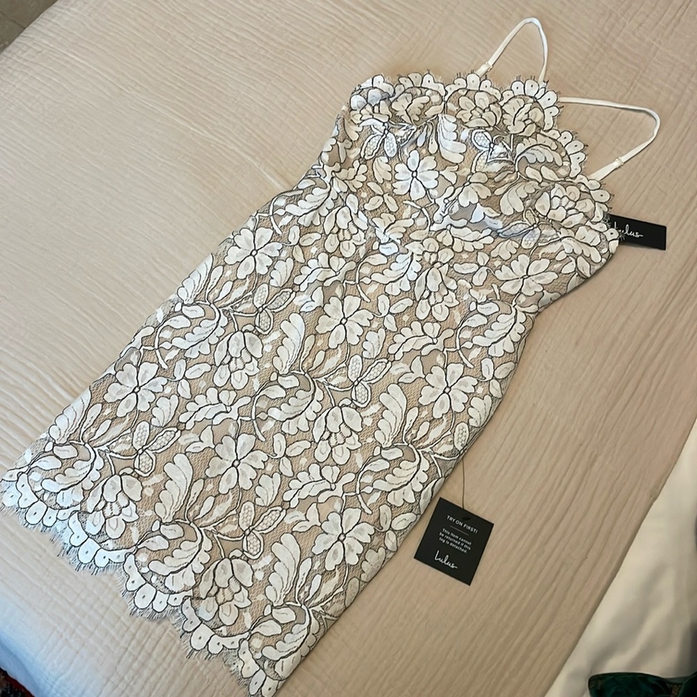 NWT Lulus Size Small Lace Mini Dress